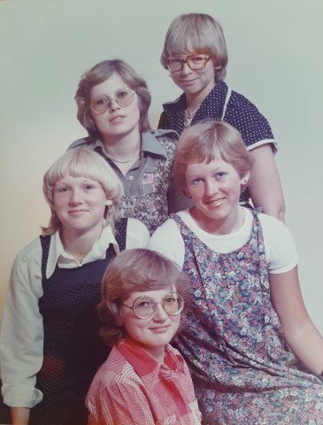 Opnieuw de gezusters Groen, maar nu een dikke 40 jaar vroeger dan het eerdere plaatje.Voor een grotere weergave en reactiemogelijkheid: klik hier
